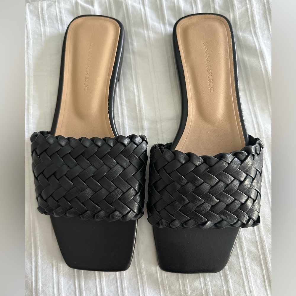 NIB BANANA REPUBLIC FLATS BLACK SIZE 7